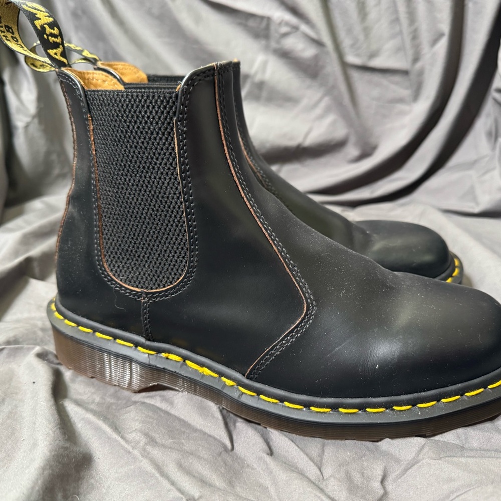 Dr. Martens Vintage 2976 Chelsea Black Leather Boots MIE